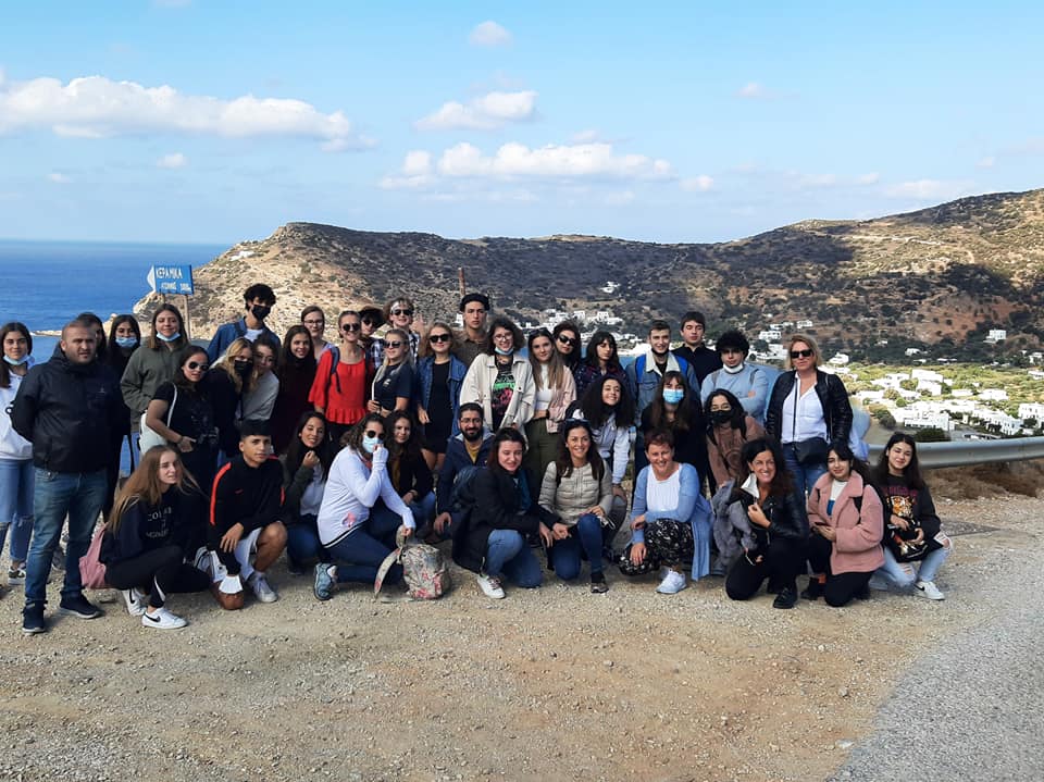 Młodzież Kruczka na greckiej wyspie Safnos podczas wymiany w ramachach Erasmus+ Wszyscy uczestnicy