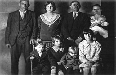 Rodzina Lawsonów, zdjęcie czarno-białe, tuż przed morderstwem