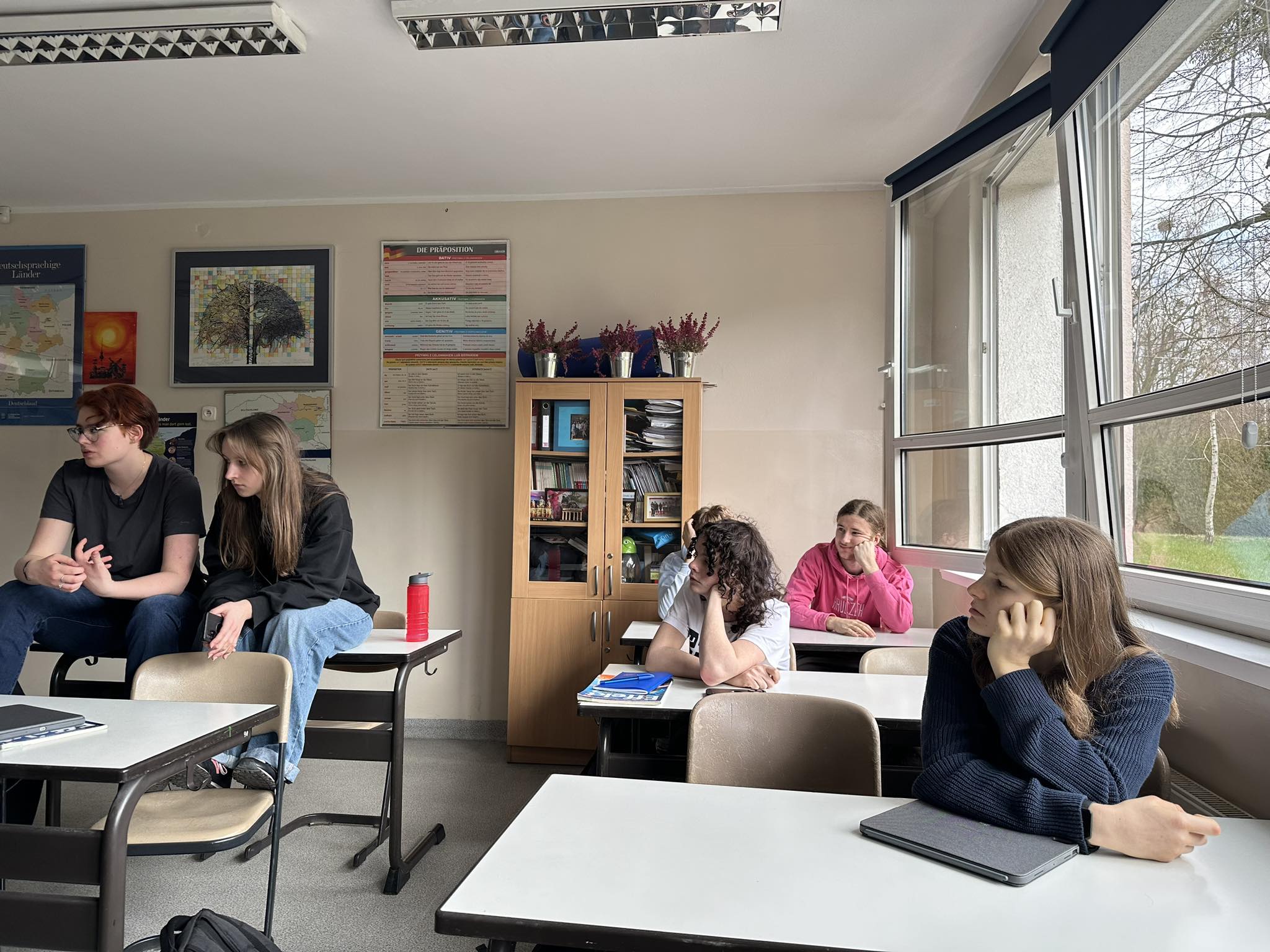 Na zdjęciu uczniowie klasy 2m podczas roboczego spotkania z gośćmi z Berlina
