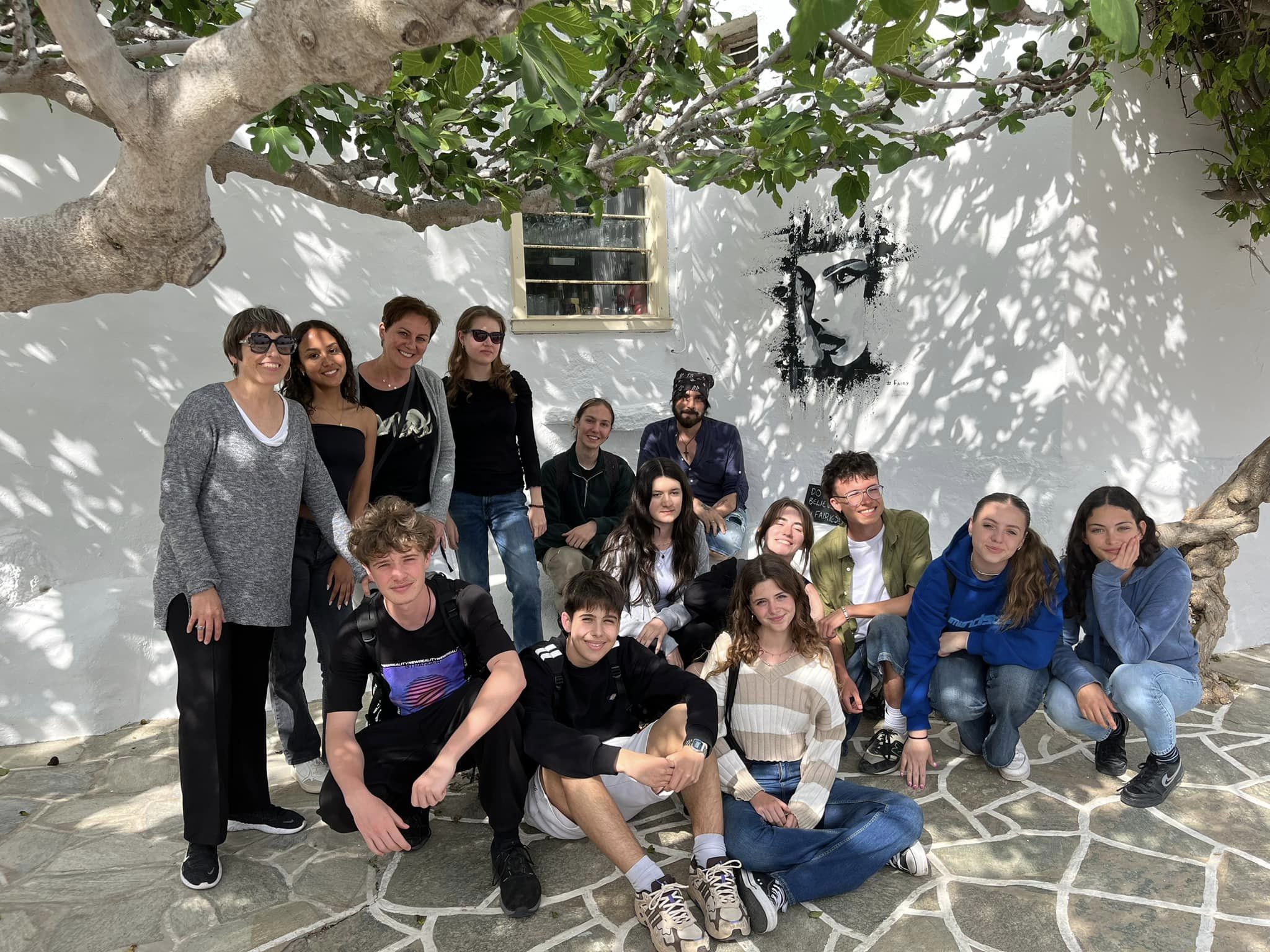 W dniach 14-21 kwietnia grupa 11 uczniów pod opieką p. Agnieszki Gemborys i p. Katarzyny Ścisłowicz spędziła wspaniałe chwile w Grecji na pięknej wyspie Sifnos. Wyjazd odbył się w ramach projektu Erasmus+ „Troskliwa Szkoła - Zjednoczeni w Różnorodności,” zdjęcie grupowe
