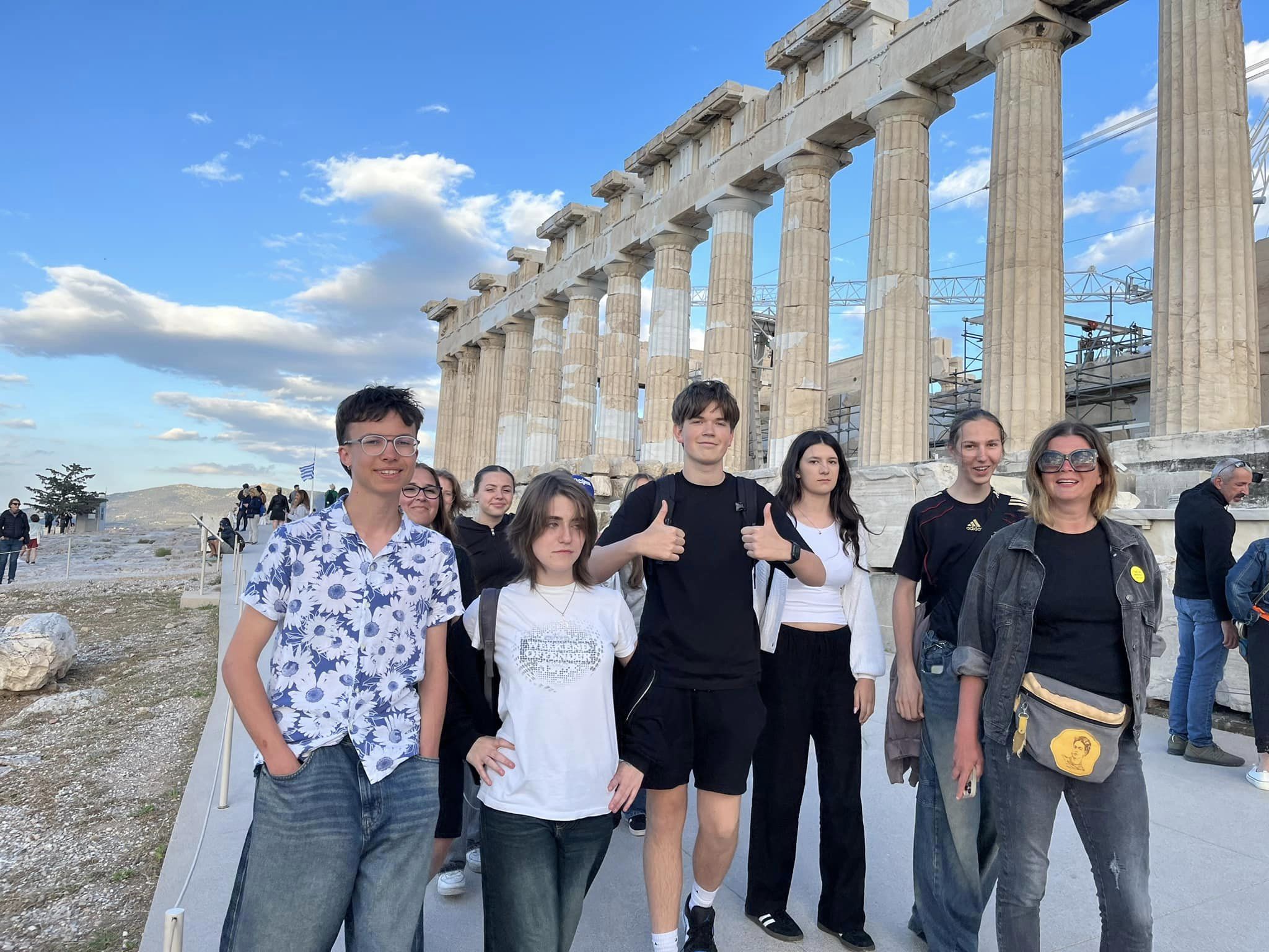 W dniach 14-21 kwietnia grupa 11 uczniów pod opieką p. Agnieszki Gemborys i p. Katarzyny Ścisłowicz spędziła wspaniałe chwile w Grecji na pięknej wyspie Sifnos. Wyjazd odbył się w ramach projektu Erasmus+ „Troskliwa Szkoła - Zjednoczeni w Różnorodności,”, zwiedzanie greckich zabytków