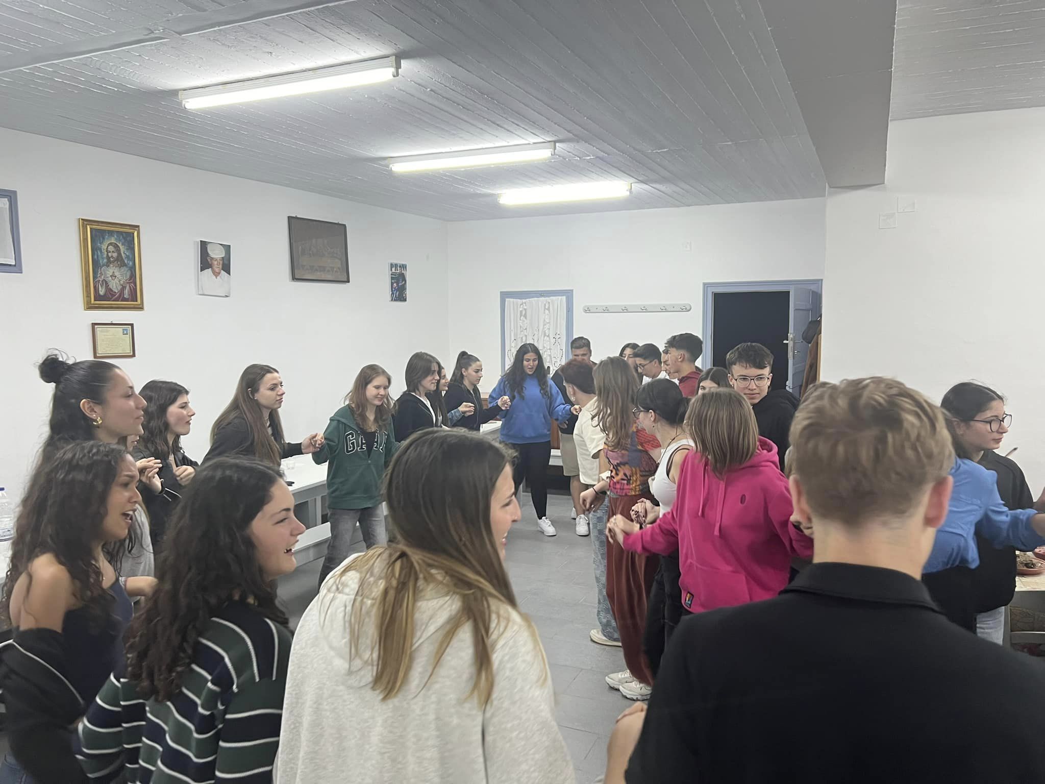W dniach 14-21 kwietnia grupa 11 uczniów pod opieką p. Agnieszki Gemborys i p. Katarzyny Ścisłowicz spędziła wspaniałe chwile w Grecji na pięknej wyspie Sifnos. Wyjazd odbył się w ramach projektu Erasmus+ „Troskliwa Szkoła - Zjednoczeni w Różnorodności,”, integracja młodziezy