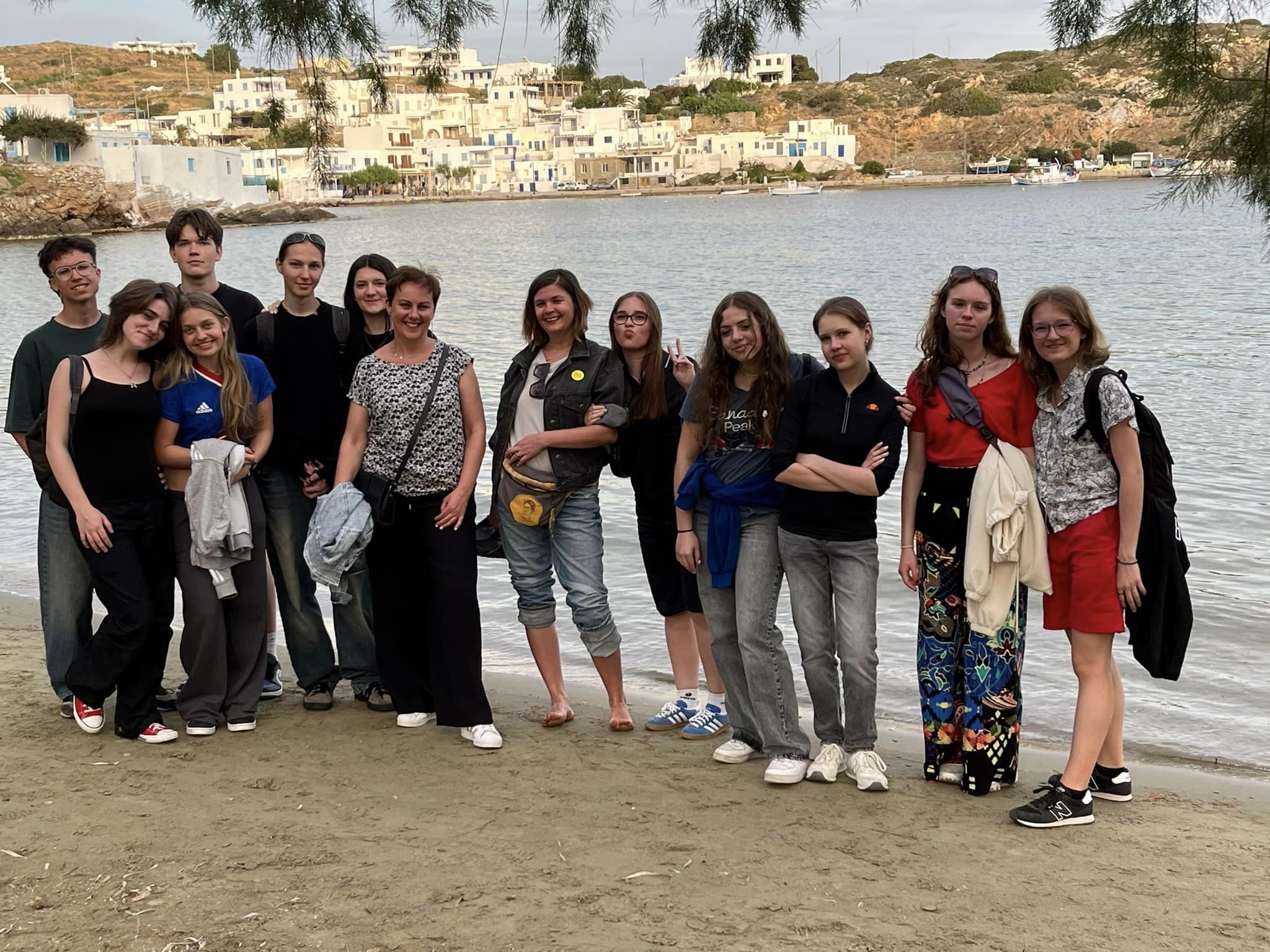 W dniach 14-21 kwietnia grupa 11 uczniów pod opieką p. Agnieszki Gemborys i p. Katarzyny Ścisłowicz spędziła wspaniałe chwile w Grecji na pięknej wyspie Sifnos. Wyjazd odbył się w ramach projektu Erasmus+ „Troskliwa Szkoła - Zjednoczeni w Różnorodności,”, w tle morze